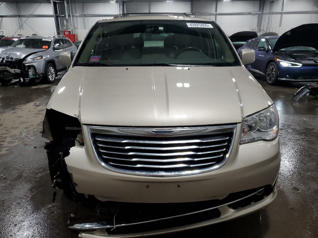 2015 Chrysler Town & Country - Image 5