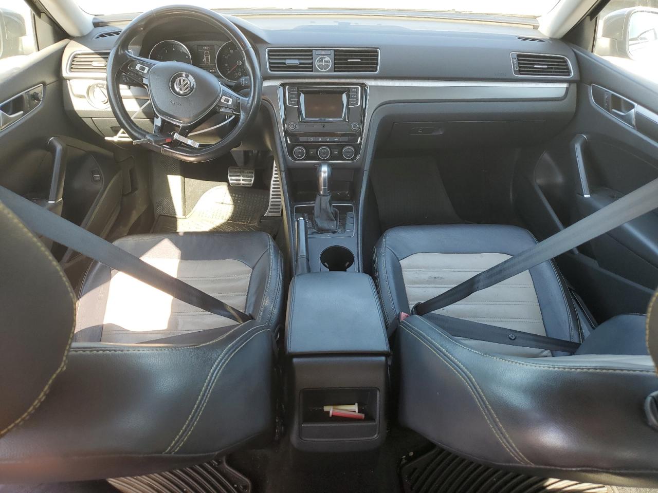 2016 Volkswagen Passat - Image 8