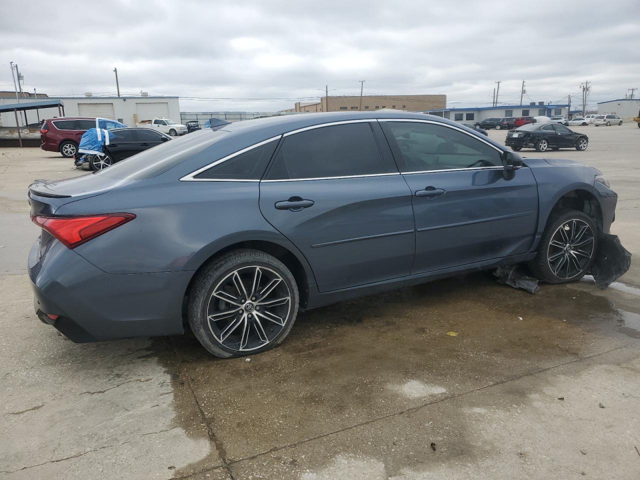 2019 Toyota Avalon - Image 3
