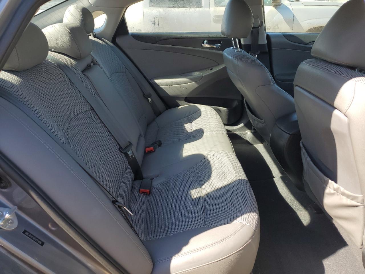 2012 Hyundai Sonata - Image 10