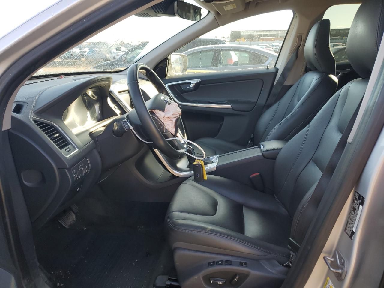 2016 Volvo XC60 - Image 7