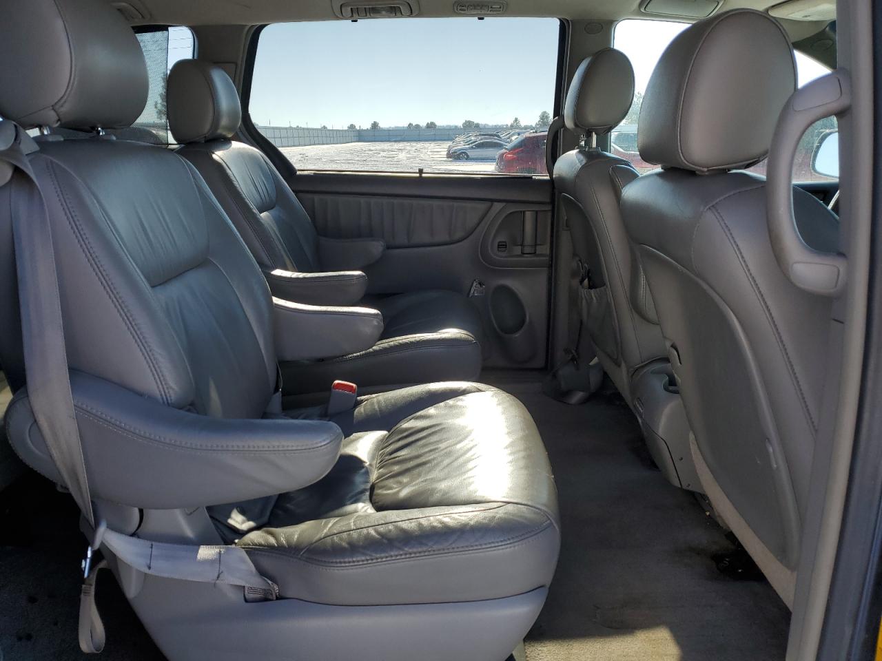 2007 Toyota Sienna - Image 12