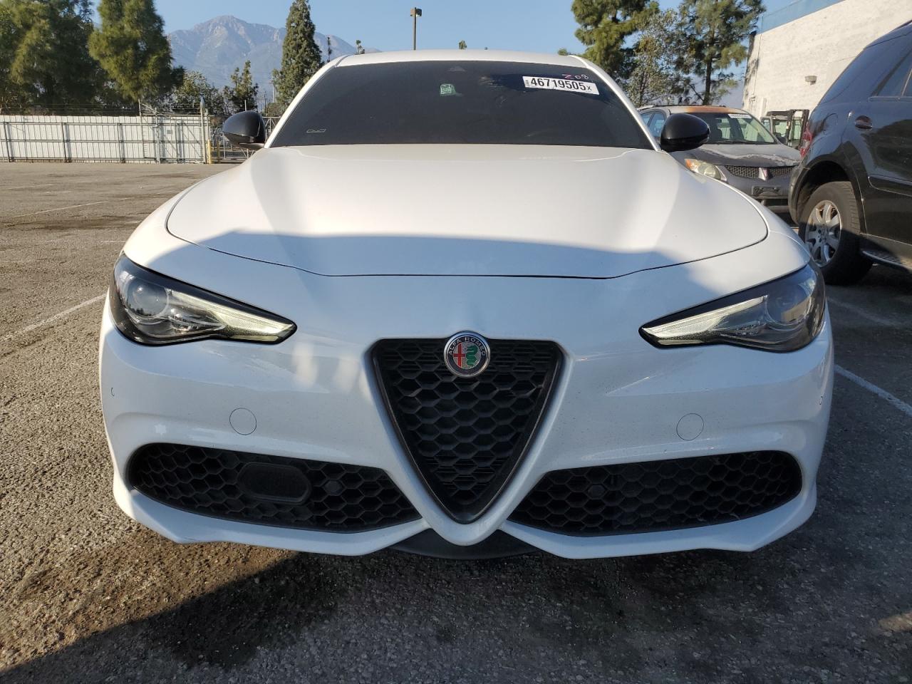 2020 Alfa Romeo Giulia - Image 5