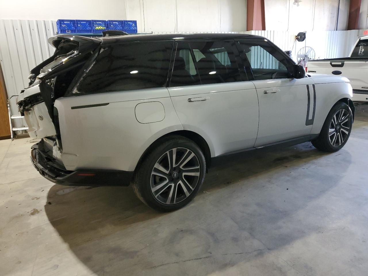 2023 Land Rover Range Rover - Image 3