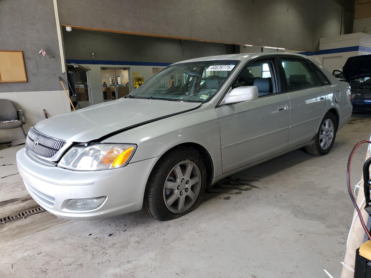 2001 Toyota Avalon - Image 1