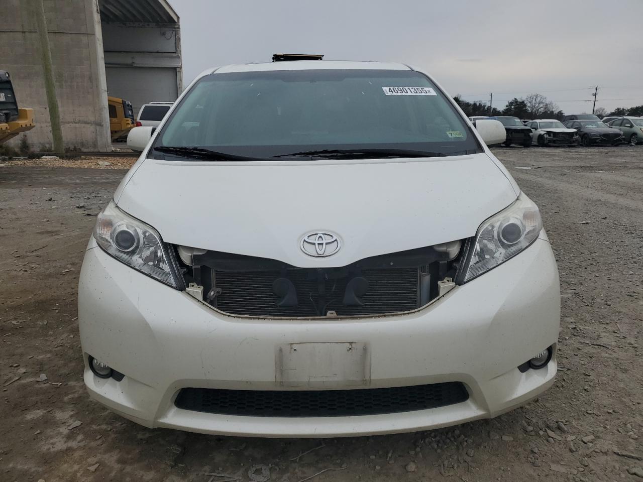 2015 Toyota Sienna - Image 5