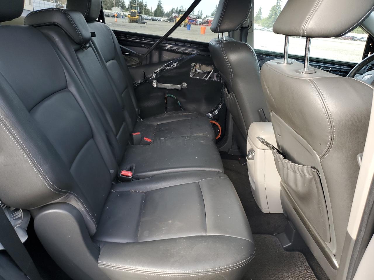 2012 Subaru Tribeca - Image 11