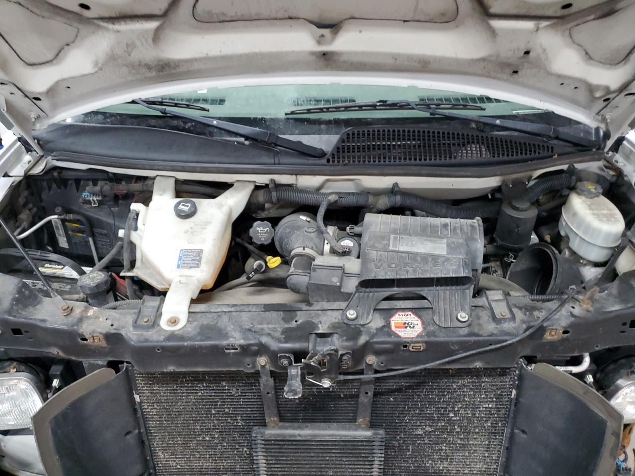 2010 GMC Savana - Image 12