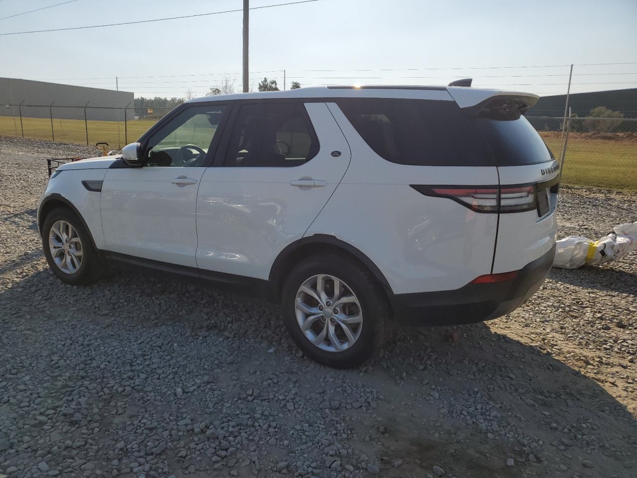 2020 Land Rover Discovery - Image 2