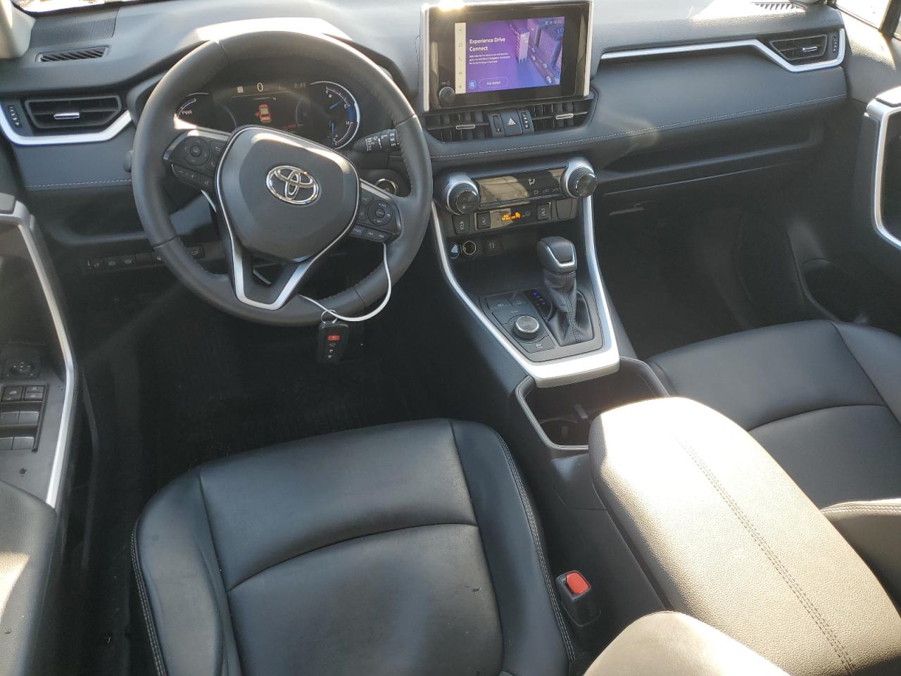 2024 Toyota RAV 4 - Image 8