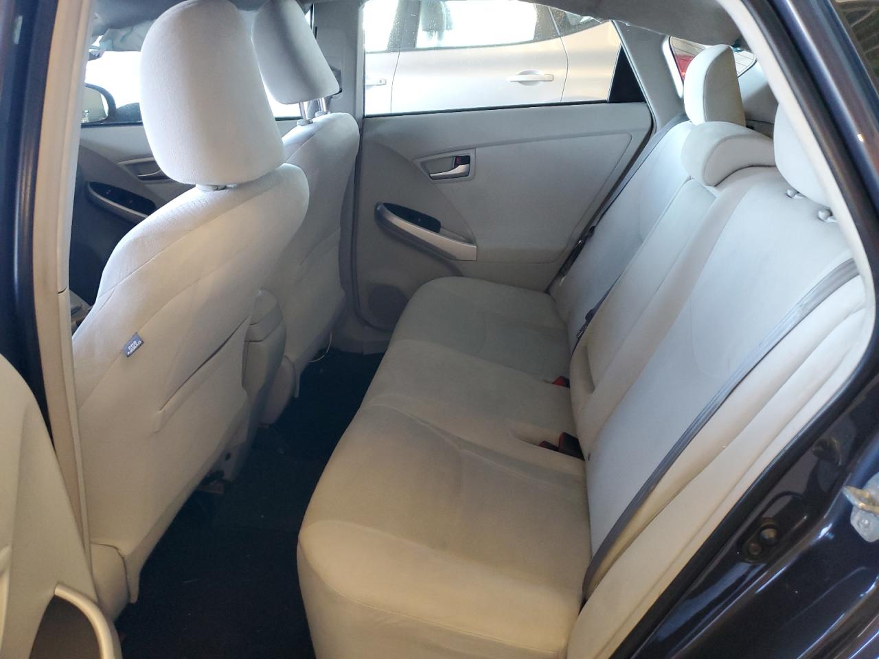 2014 Toyota Prius - Image 10