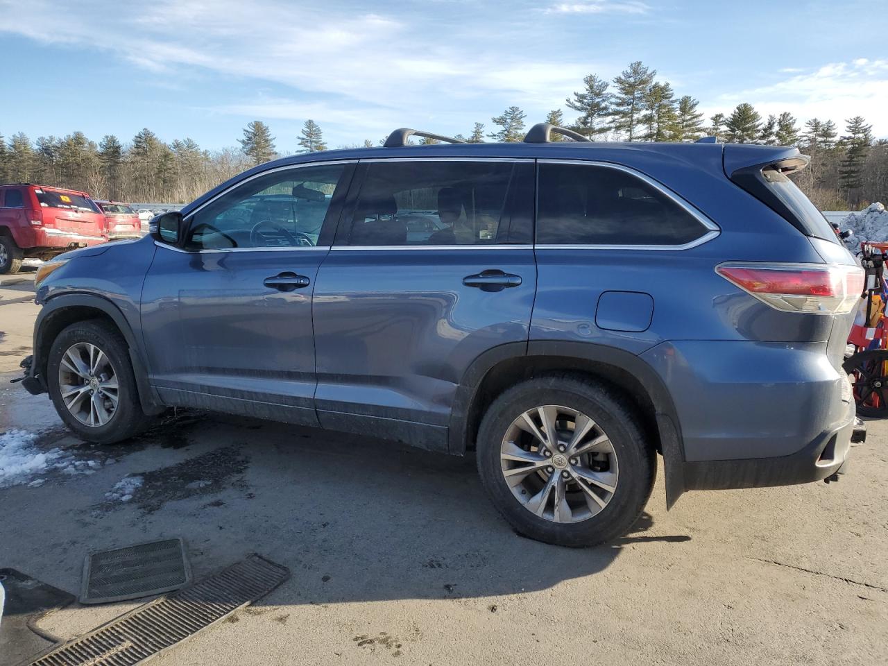 2015 Toyota Highlander - Image 2