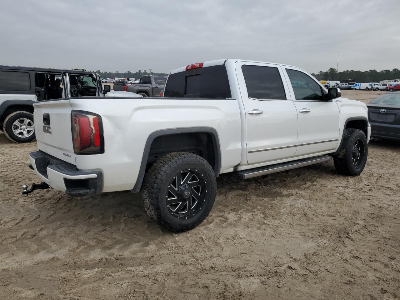 2018 GMC Sierra - Image 3