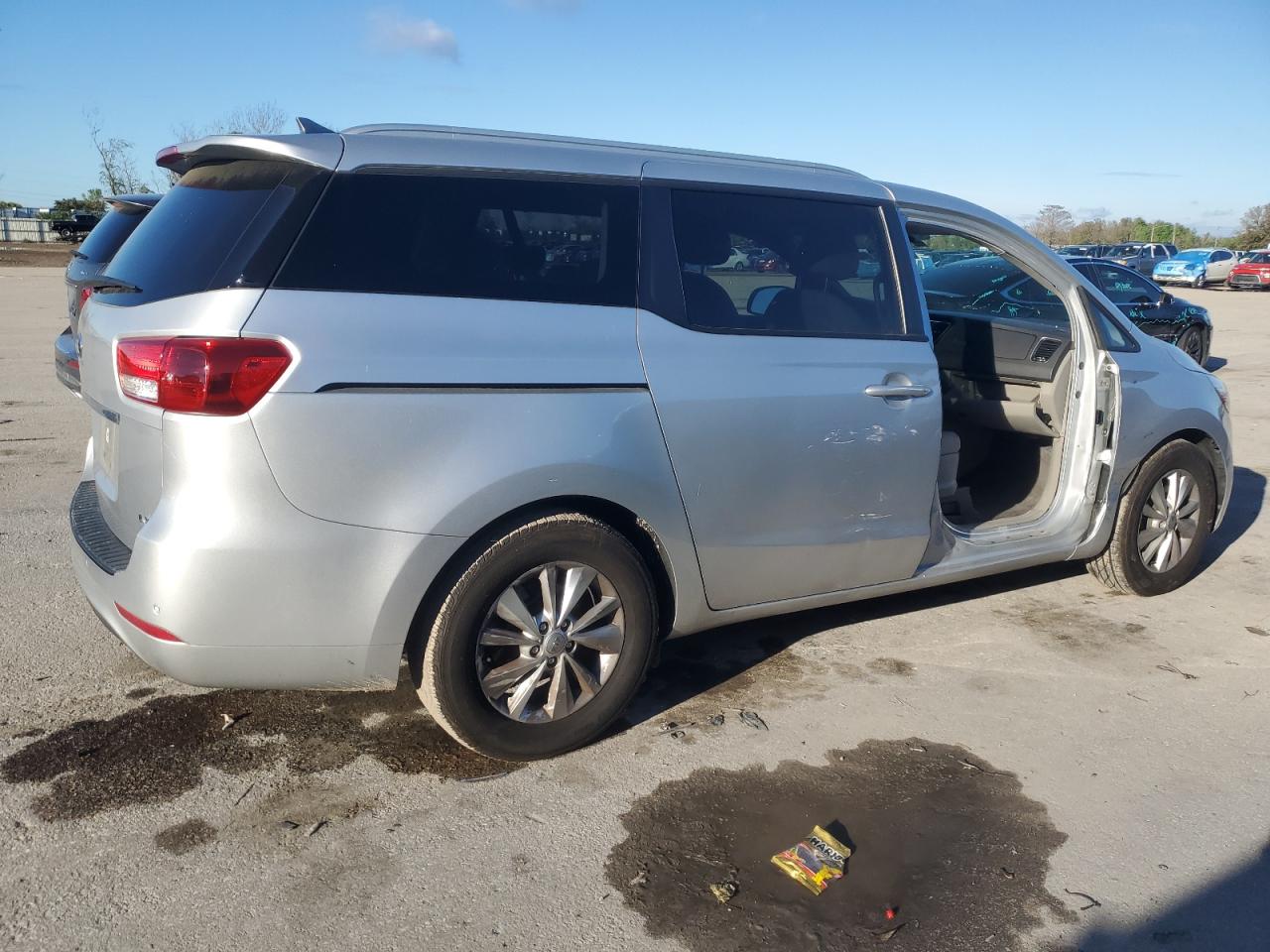 2016 Kia Sedona - Image 3