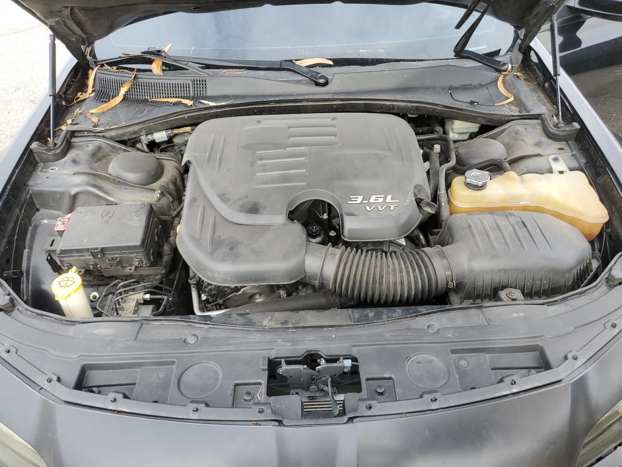 2015 Chrysler 300 - Image 13