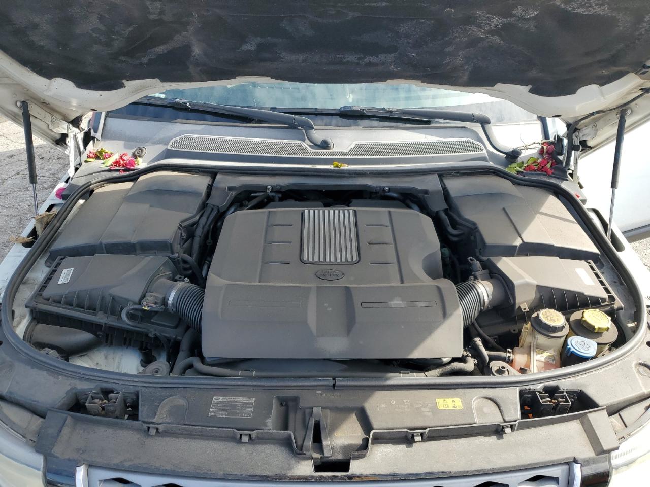 2015 Land Rover LR4 - Image 12