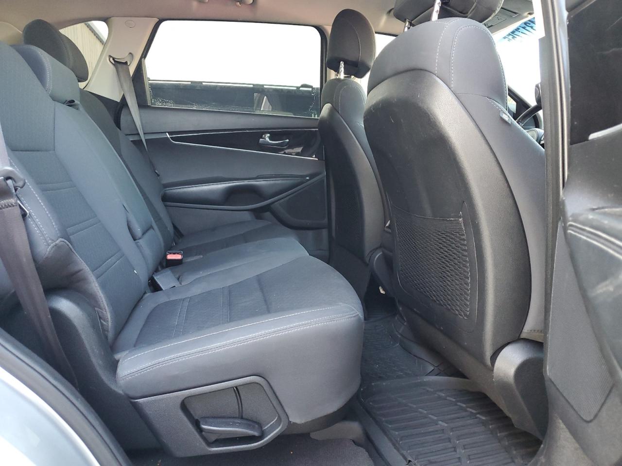 2017 Kia Sorento - Image 11