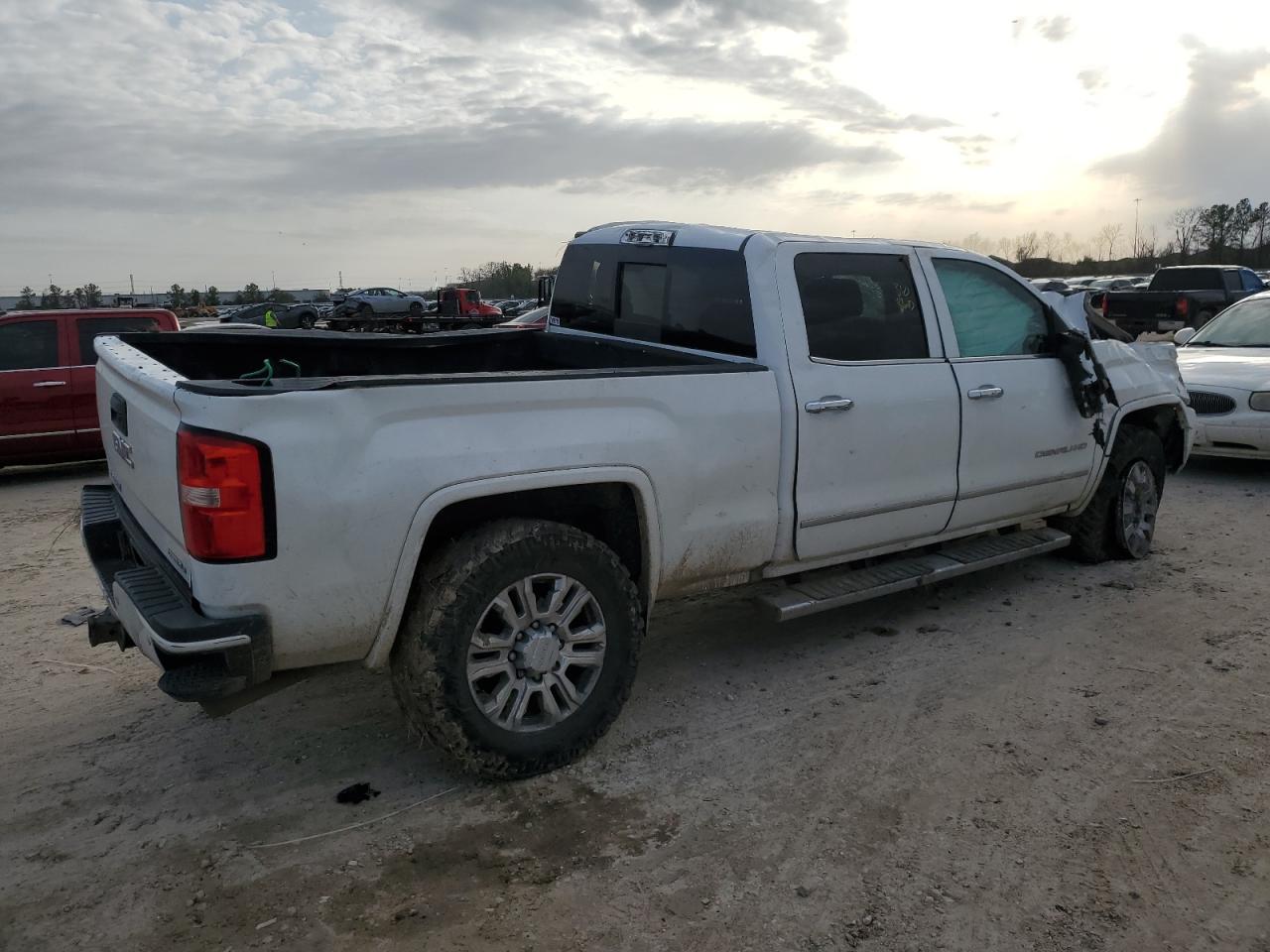 2017 GMC Sierra - Image 3