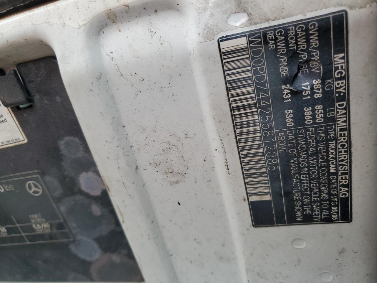 2005 Dodge Sprinter - Image 13