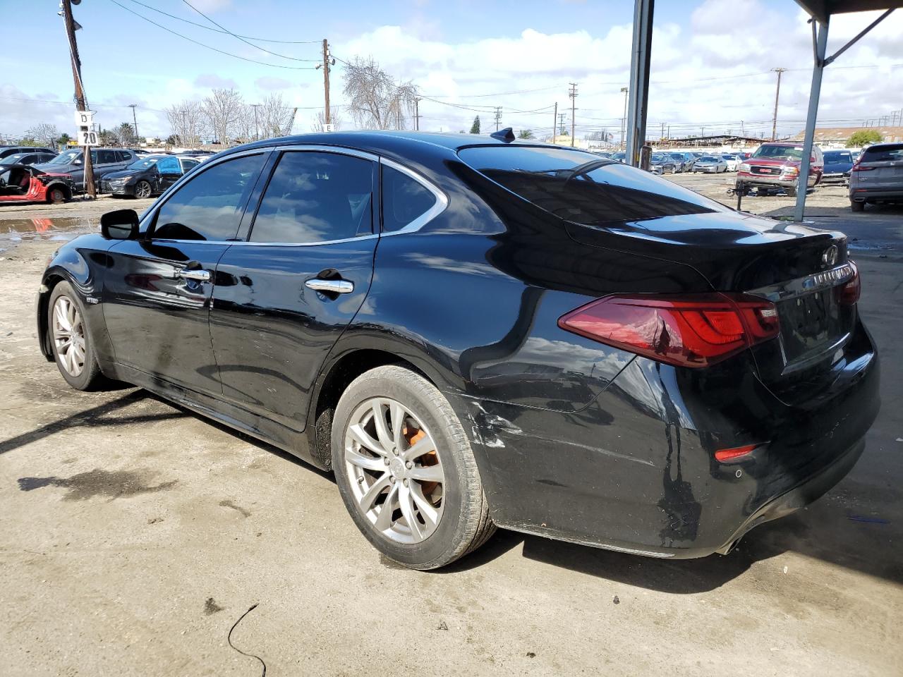 2015 Infiniti Q70 - Image 2