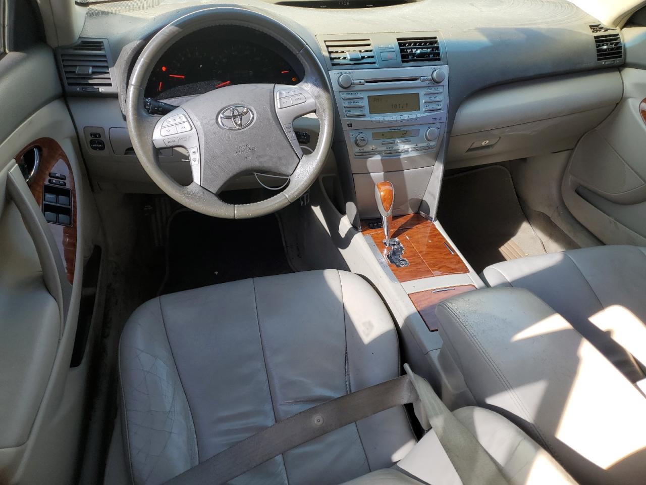2009 Toyota Camry - Image 8