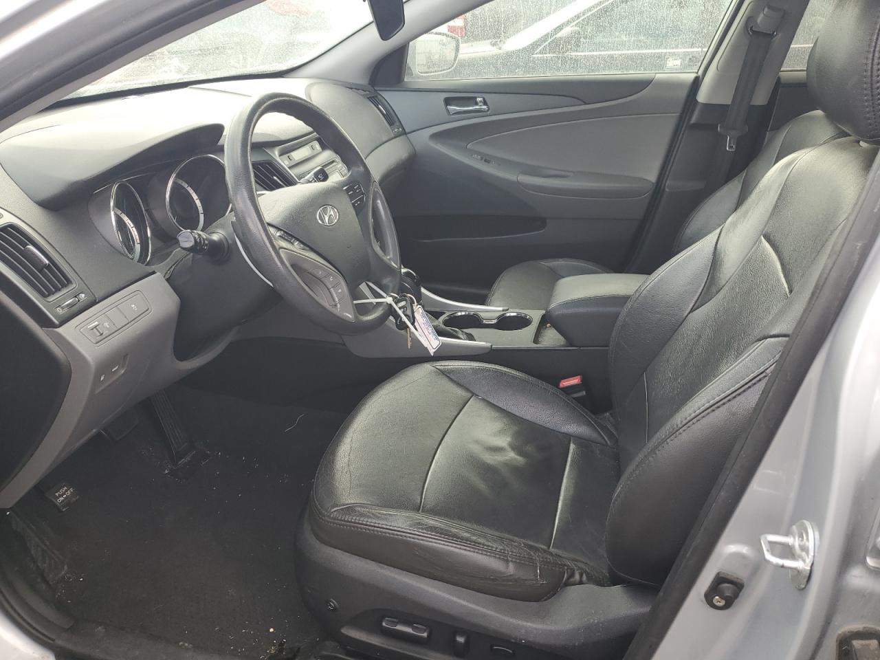 2011 Hyundai Sonata - Image 7