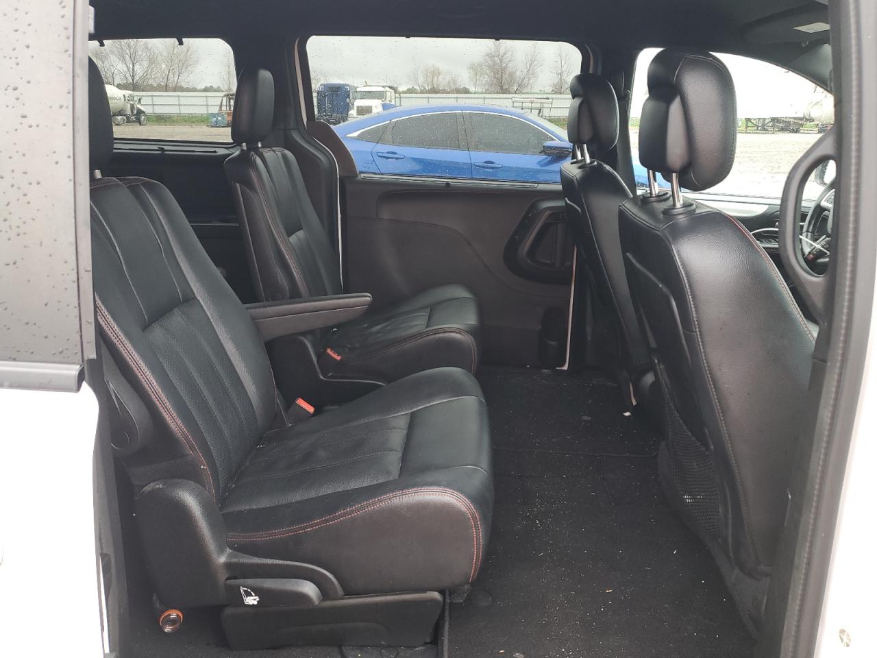 2017 Dodge Caravan - Image 11