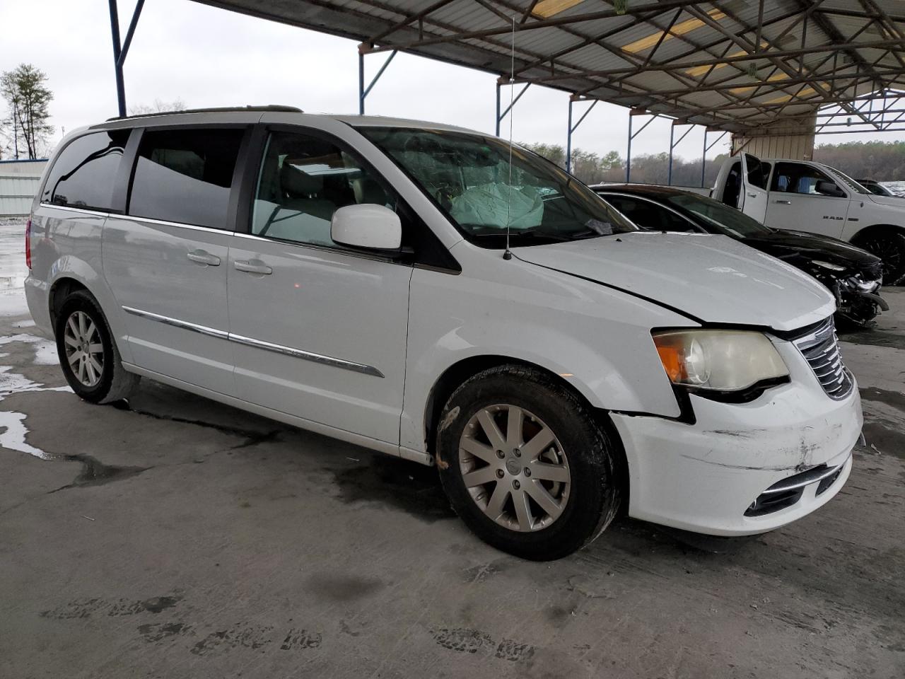 2015 Chrysler Town & Country - Image 4