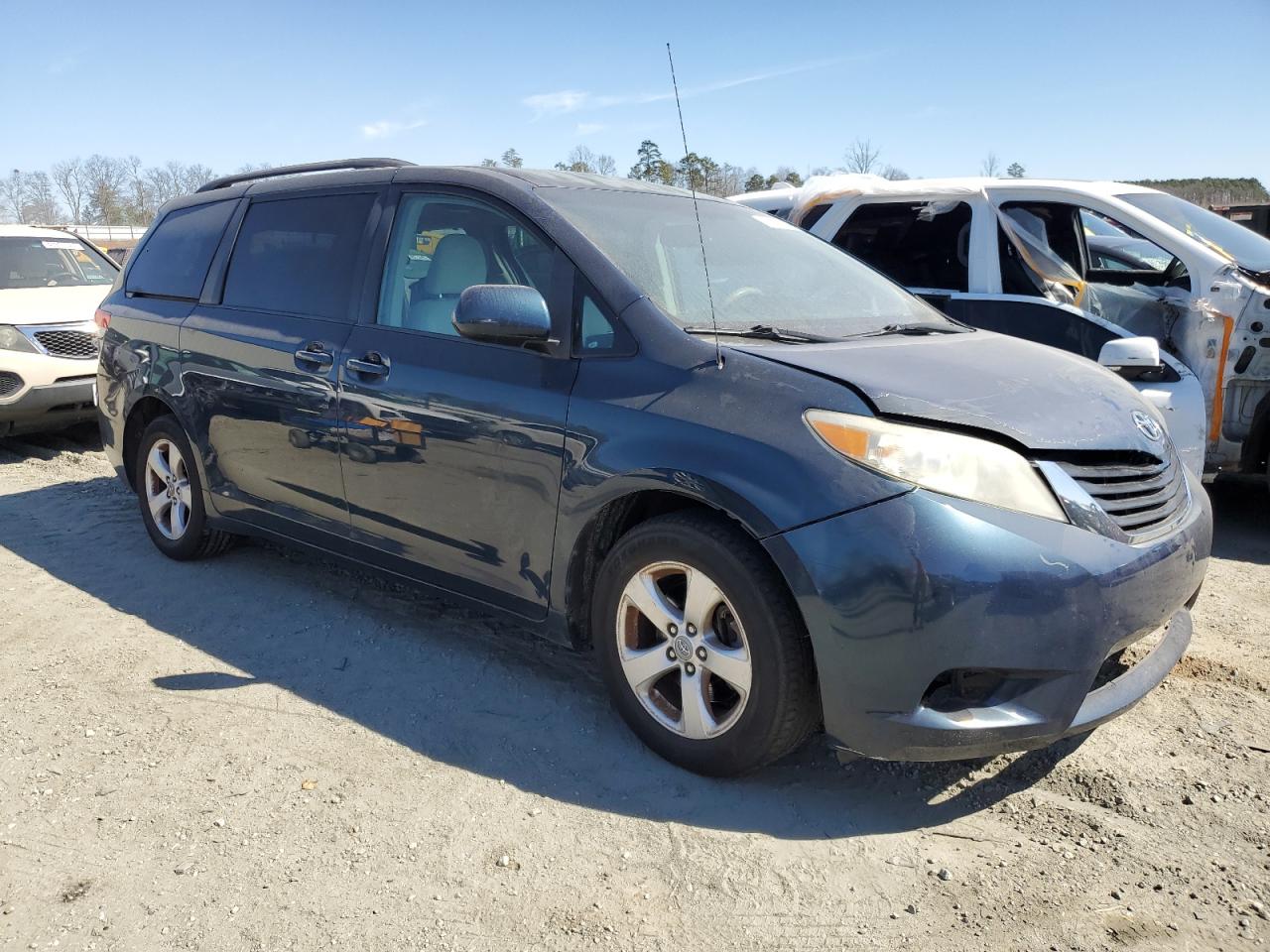 2012 Toyota Sienna - Image 4