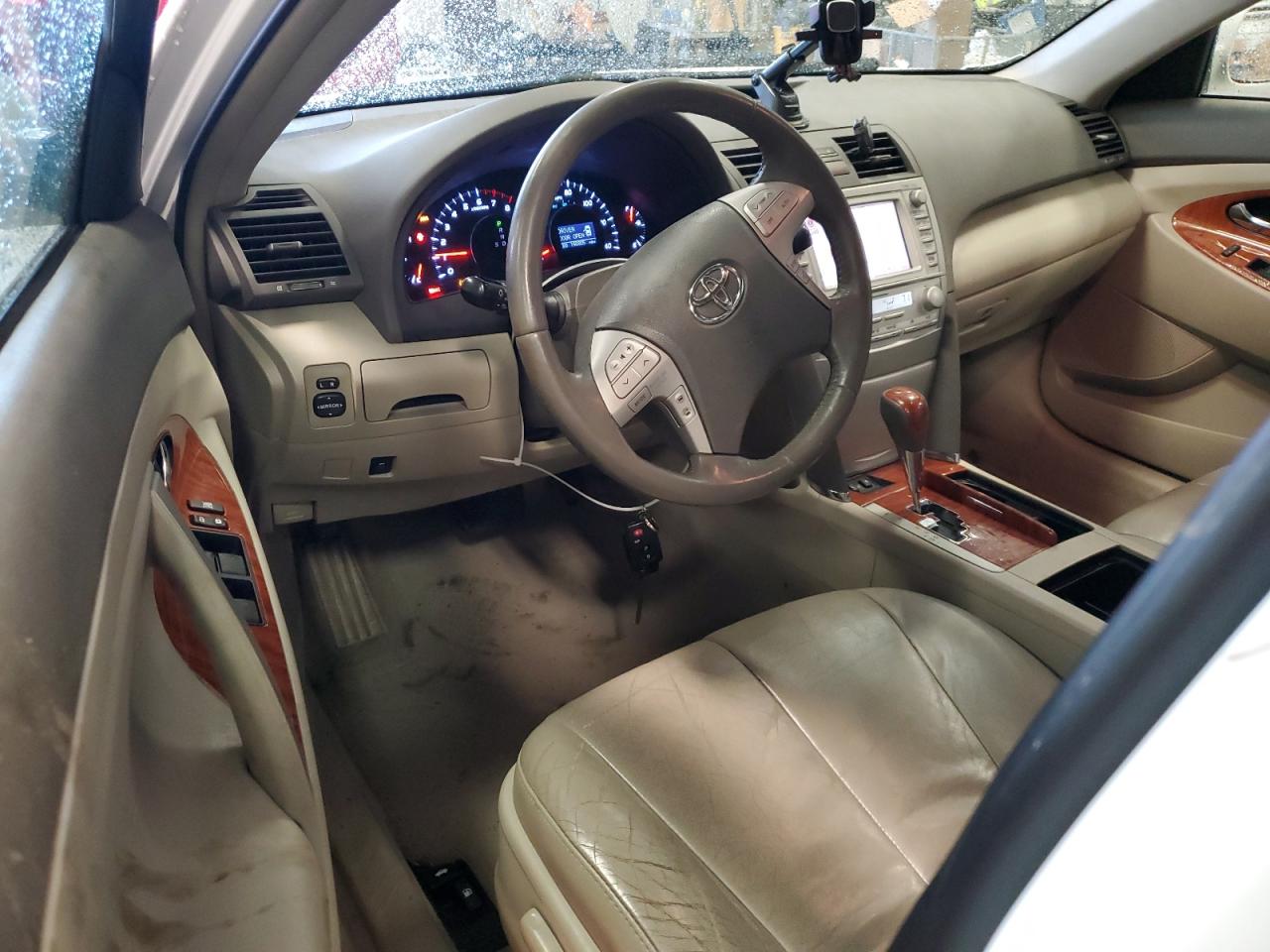 2011 Toyota Camry - Image 8