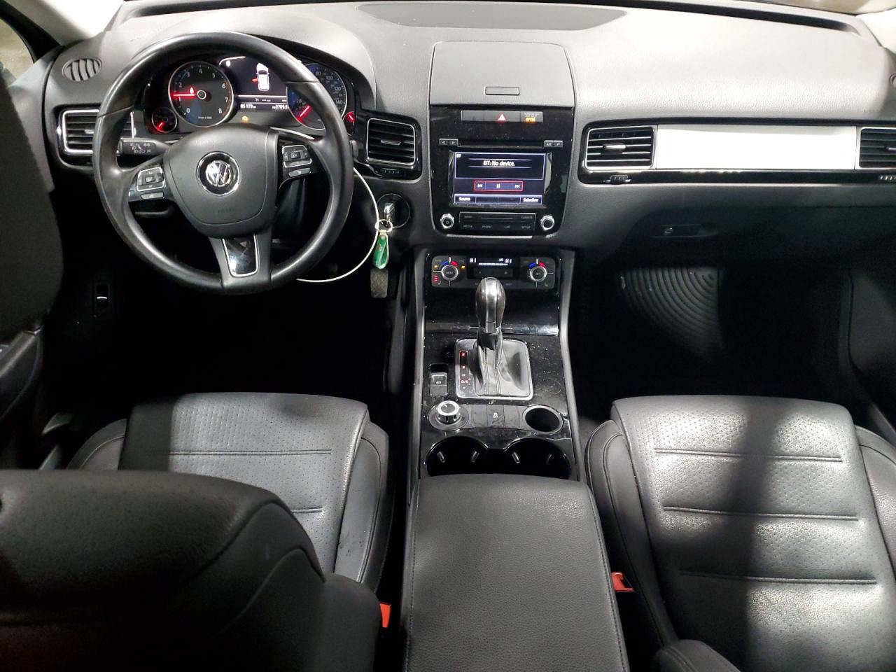 2014 Volkswagen Touareg - Image 8