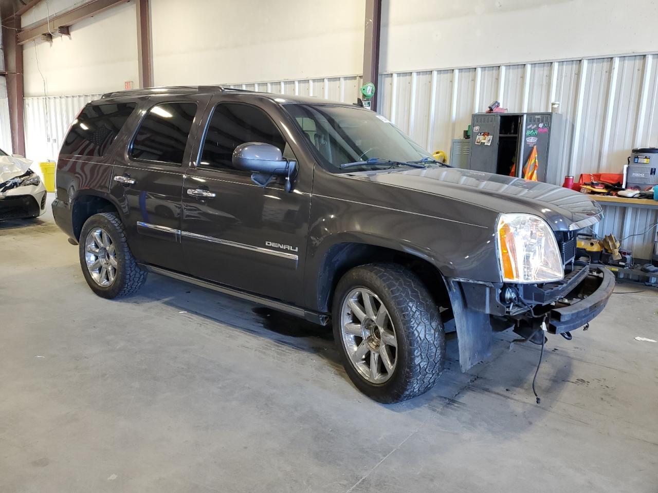 2011 GMC Yukon - Image 4