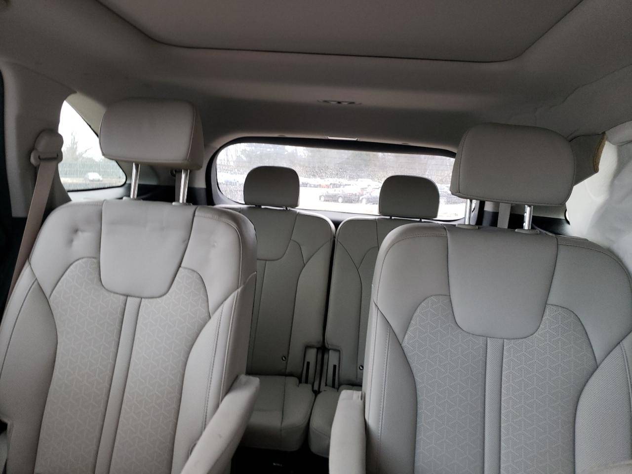 2024 Kia Sorento - Image 10