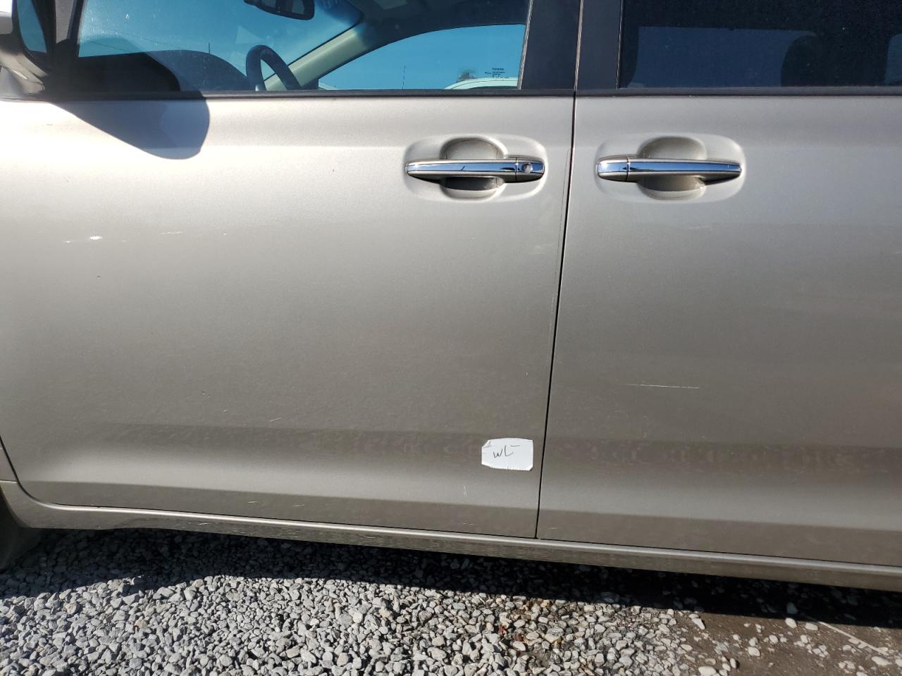 2017 Toyota Sienna - Image 13