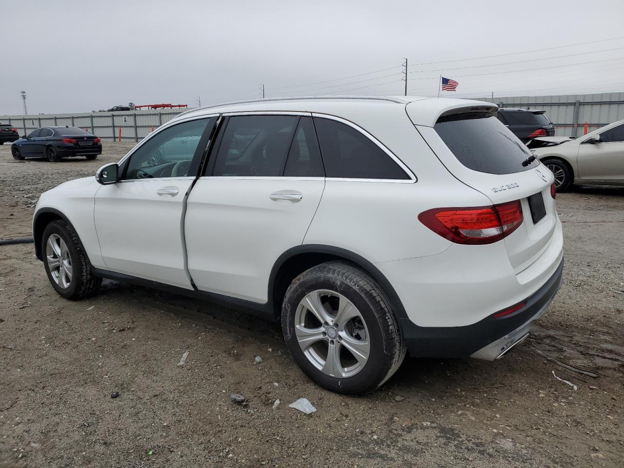 2016 Mercedes-Benz GLC - Image 2
