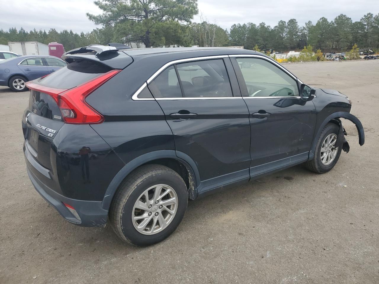 2019 Mitsubishi Eclipse - Image 3