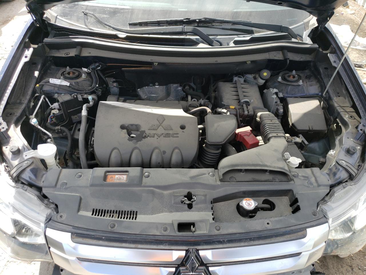 2015 Mitsubishi Outlander - Image 12