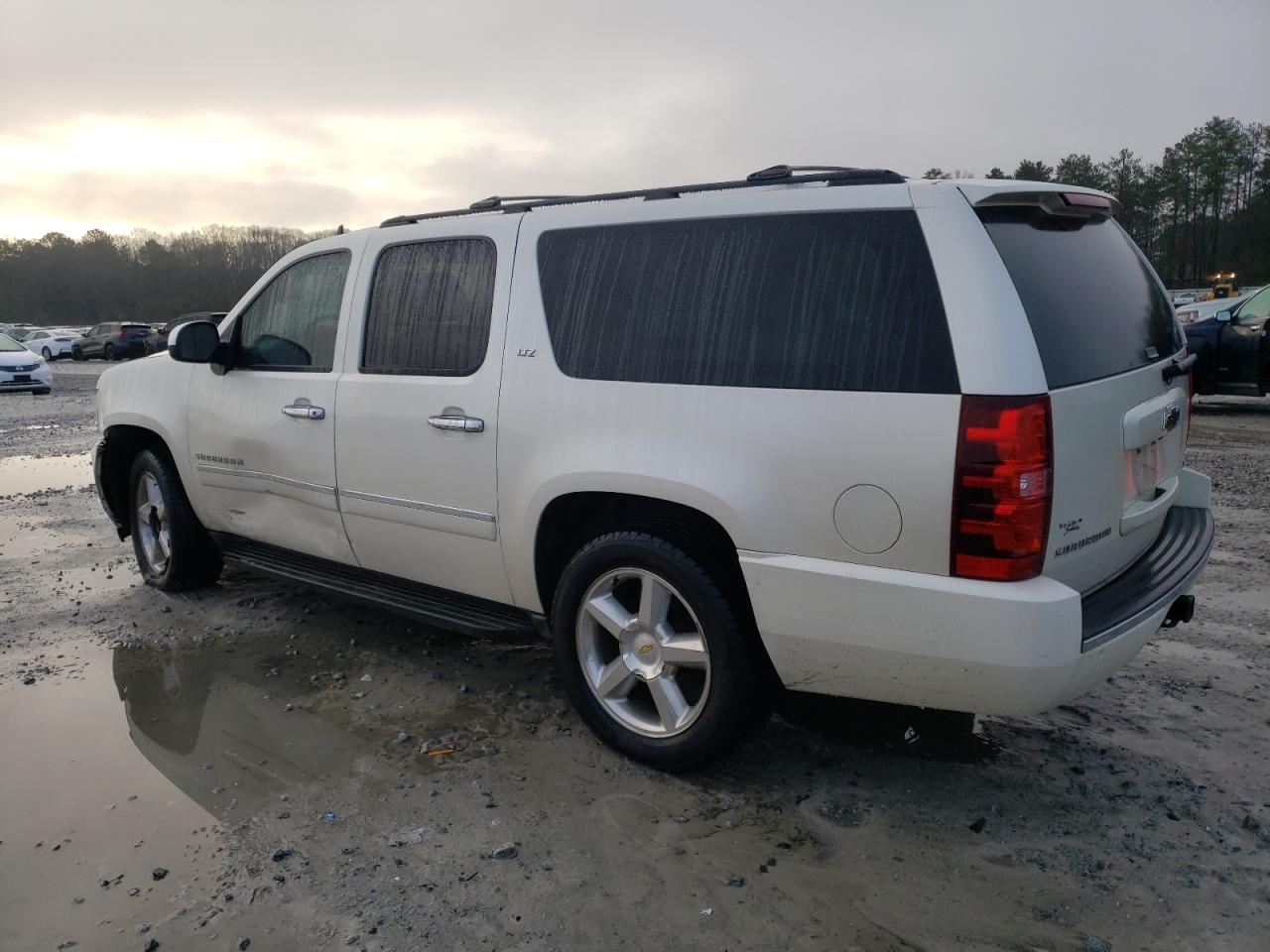 2011 Chevrolet Suburban - Image 2