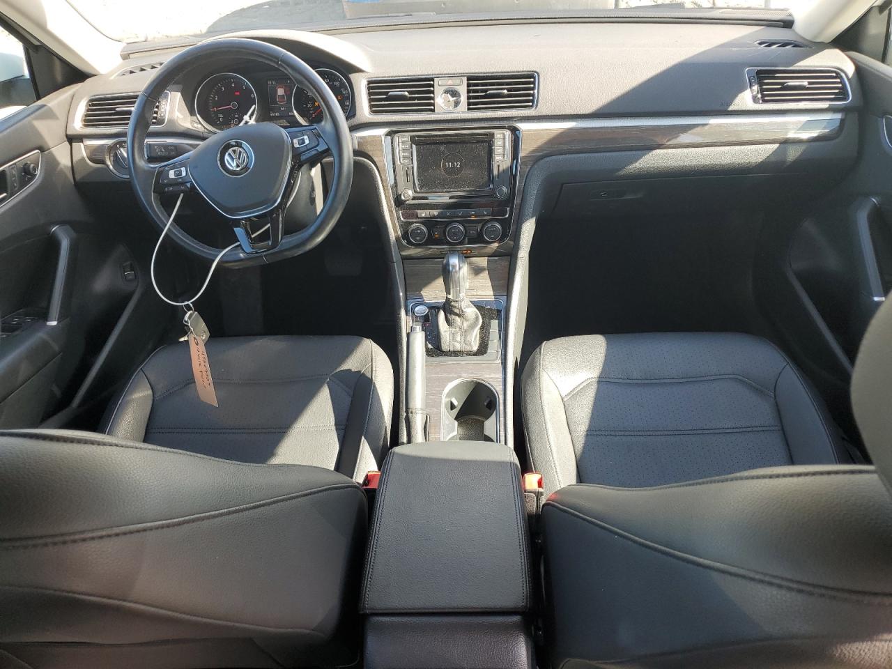 2017 Volkswagen Passat - Image 8