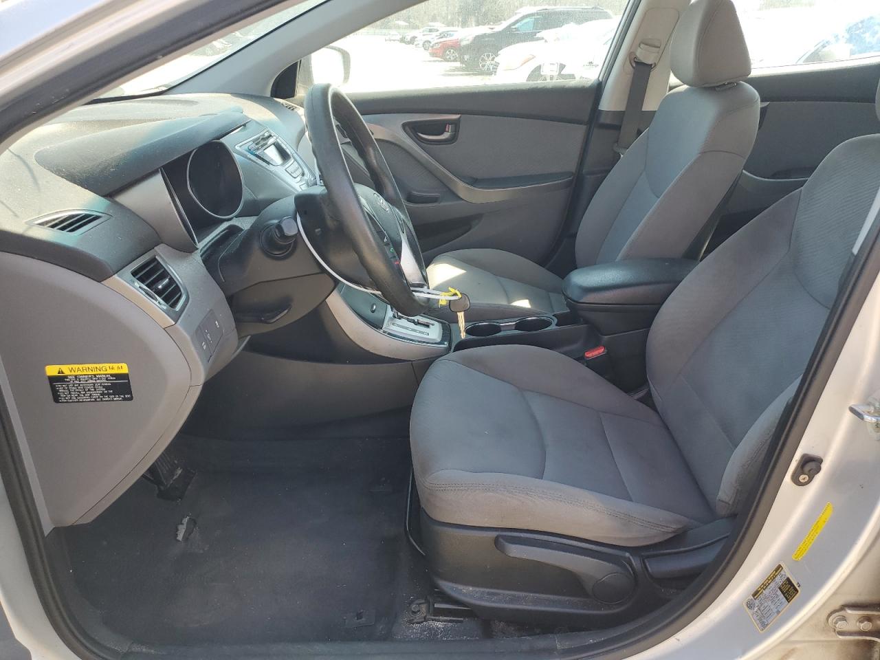 2012 Hyundai Elantra - Image 7