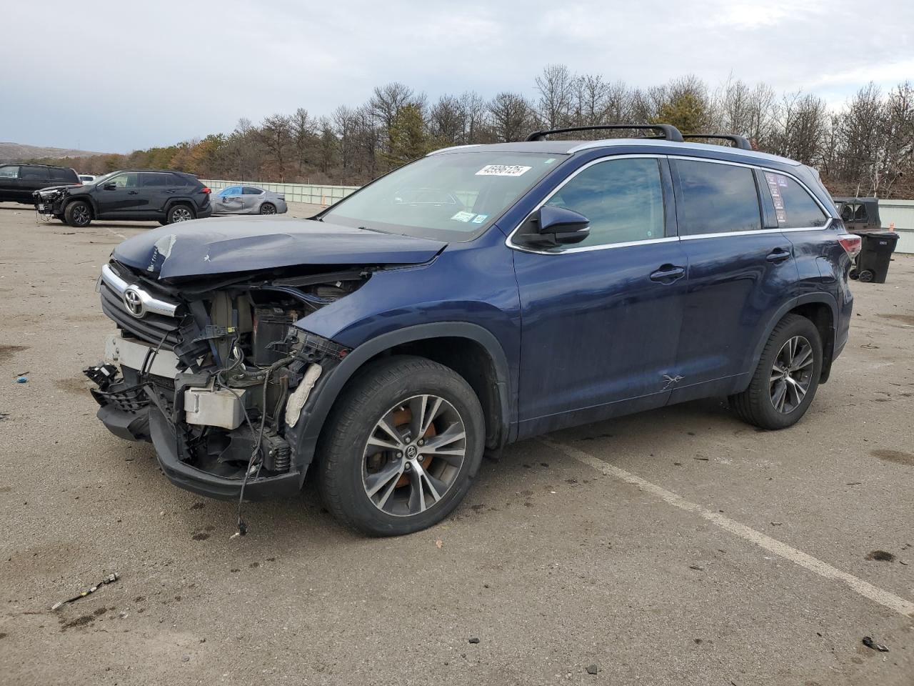 2016 Toyota Highlander - Image 1