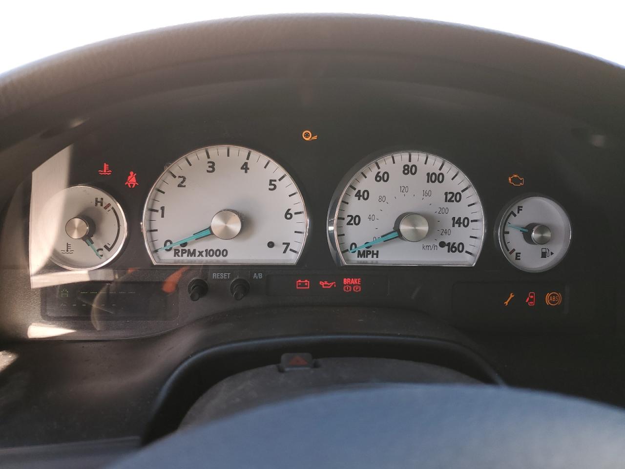 2003 Ford Thunderbird - Image 9