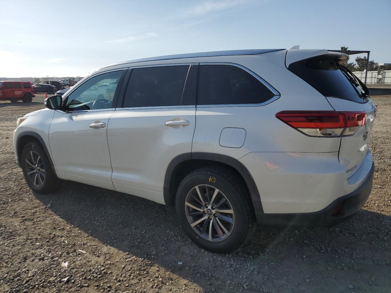 2017 Toyota Highlander - Image 2