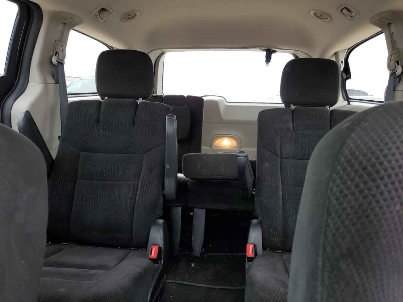 2016 Dodge Caravan - Image 10