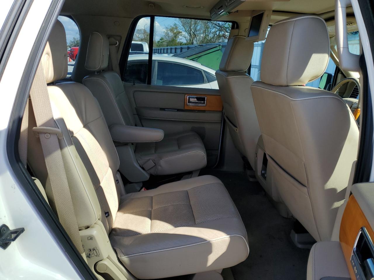 2008 Lincoln Navigator - Image 11