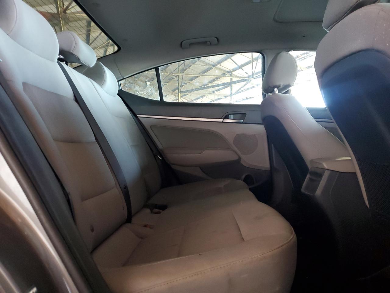 2018 Hyundai Elantra - Image 10
