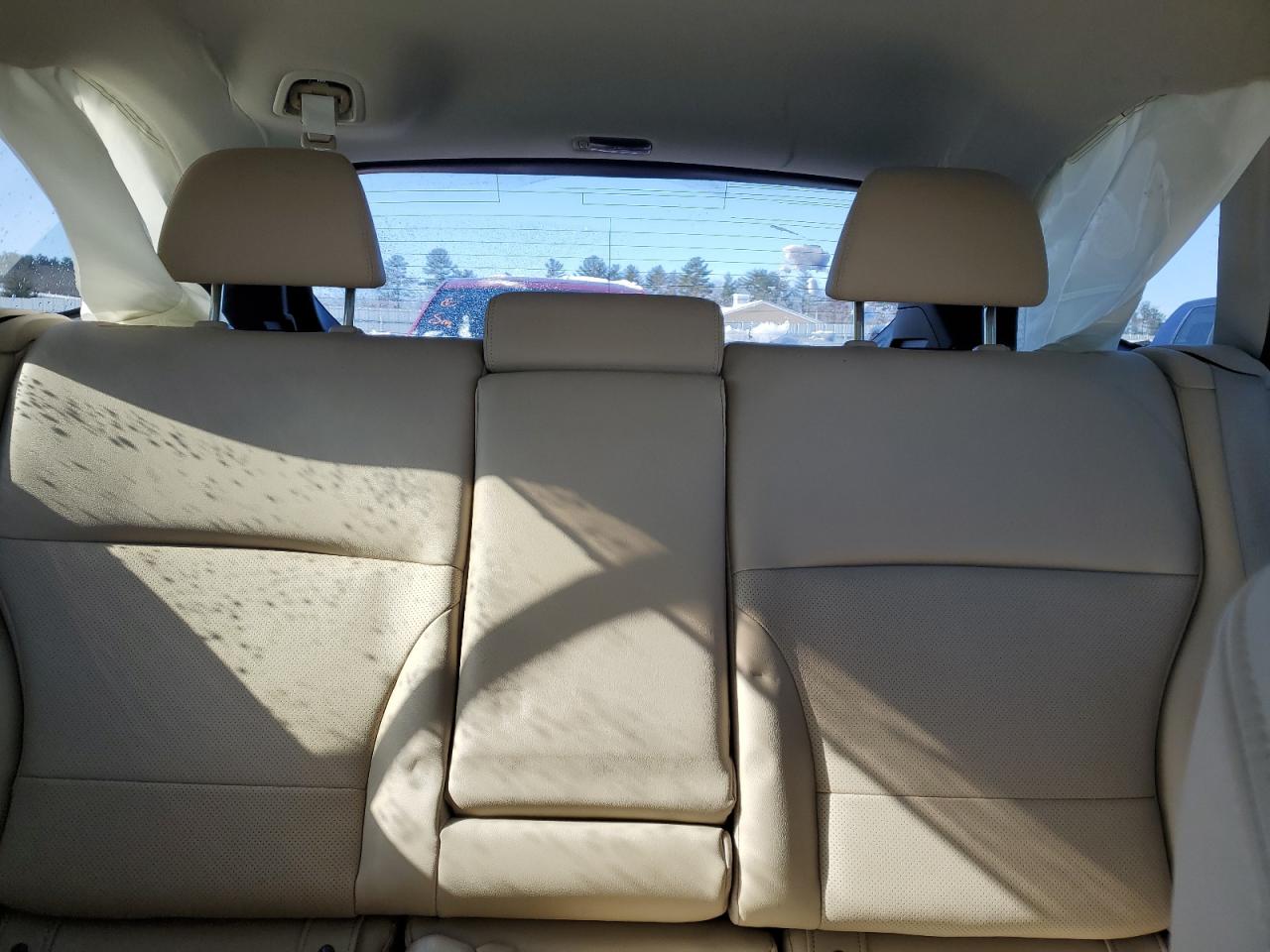 2015 Subaru Outback - Image 10
