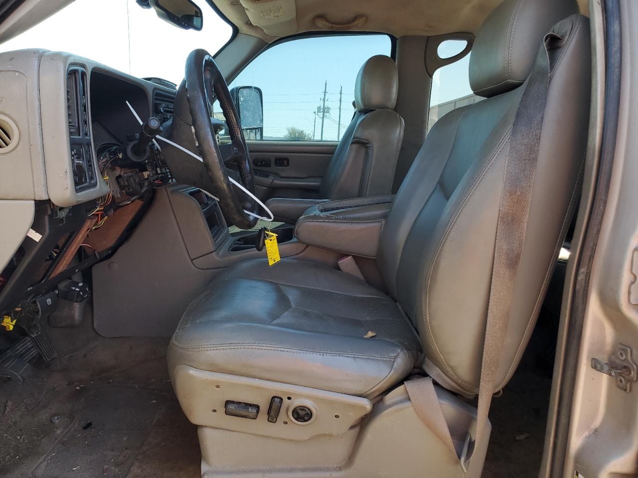 2004 GMC Sierra - Image 7