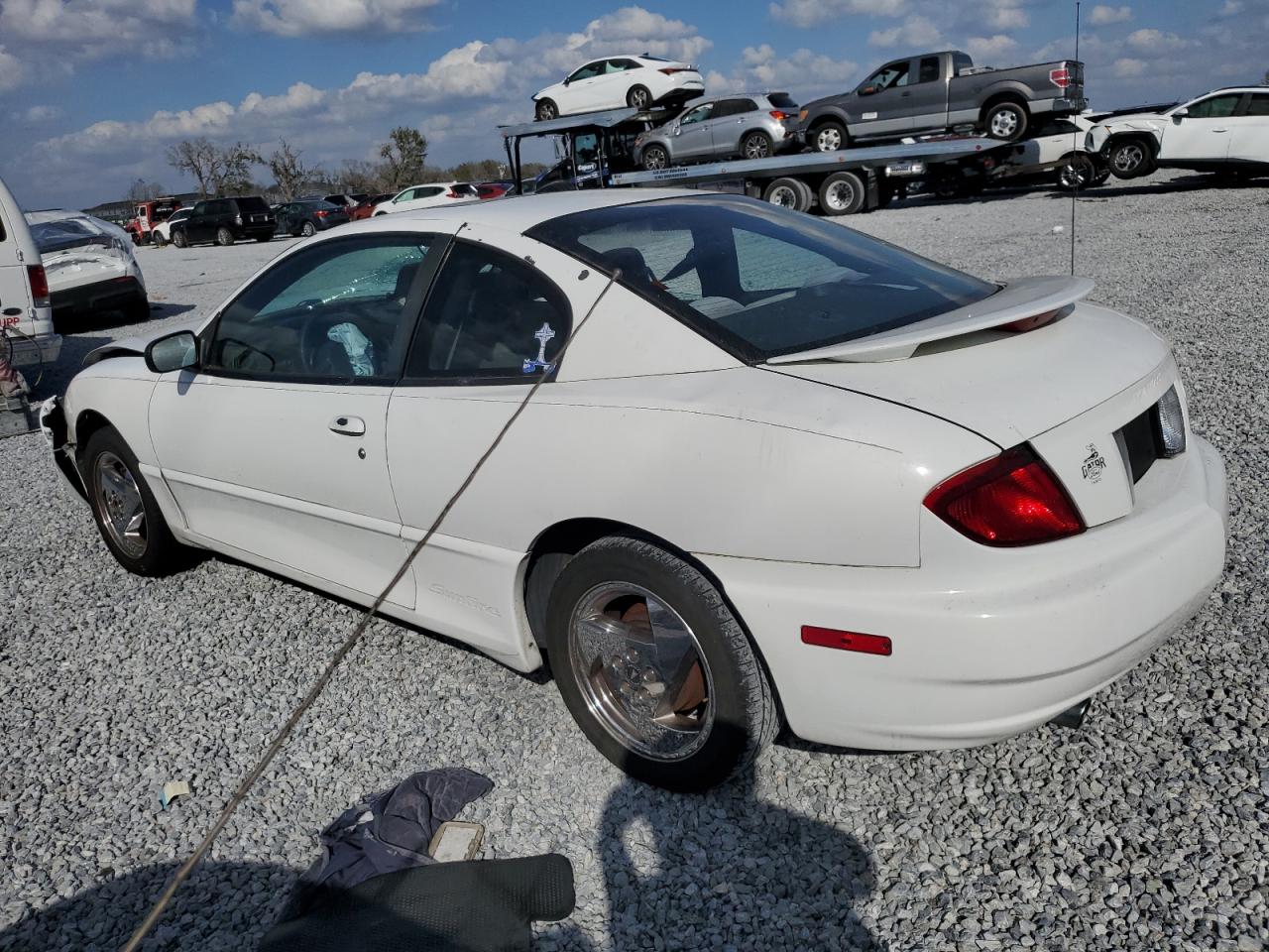 2005 Pontiac Sunfire - Image 2