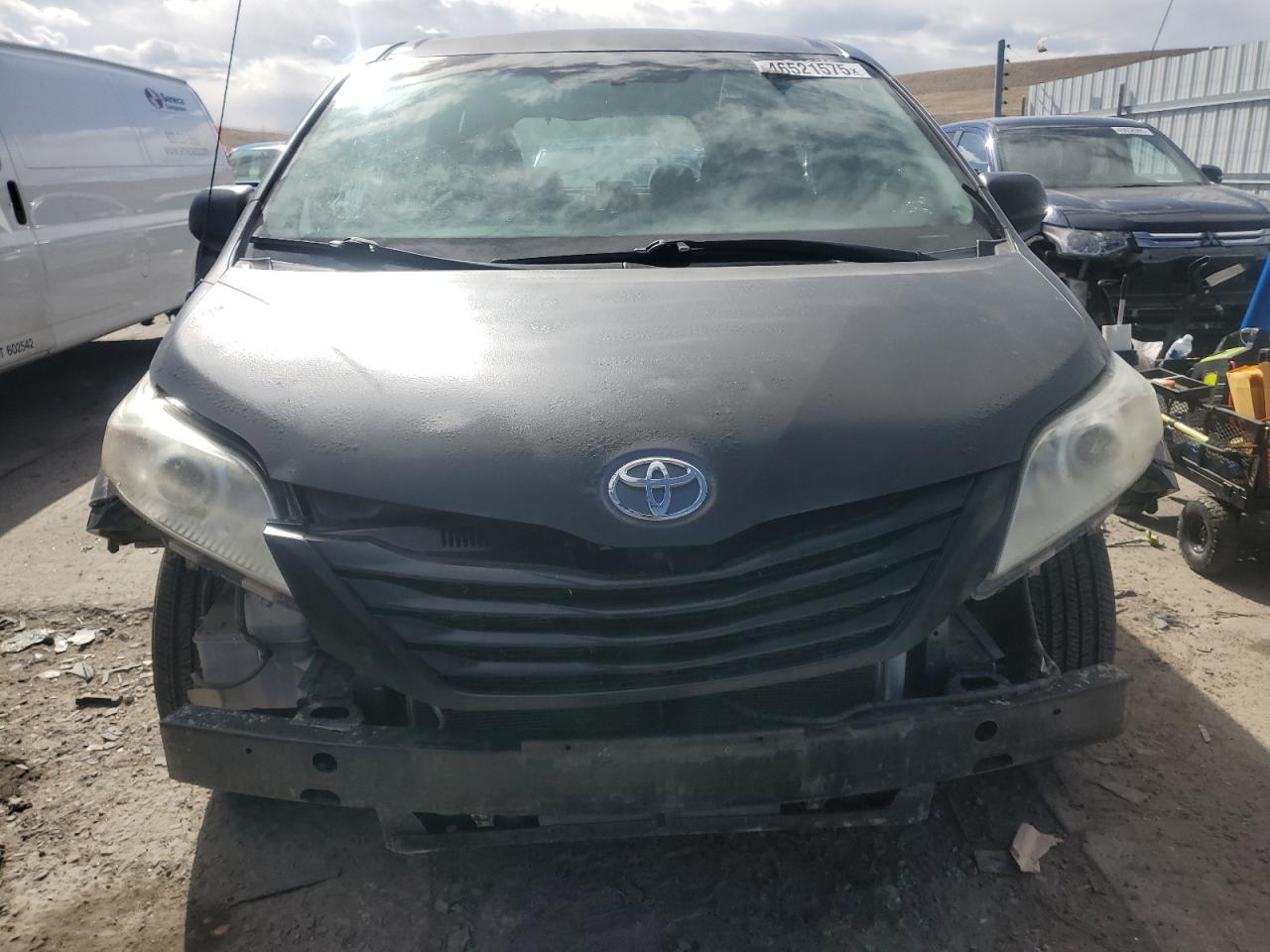 2012 Toyota Sienna - Image 5